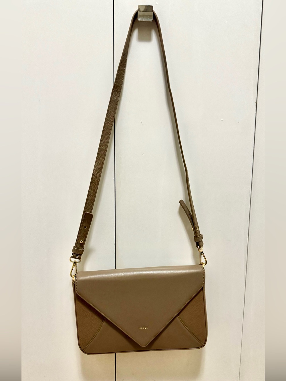 MEZZI Cosima Smart Tech Leather Crossbody Bag Clutch - Taupe / Beige